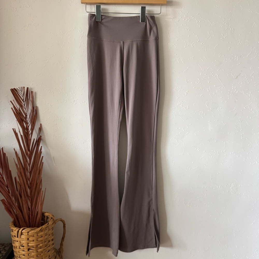 WILO The Label Taupe Flare Leg Athletic Leggings Women’s Size S